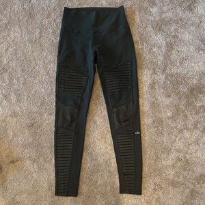 ALO Yoga Dark Leggings with Textured Panels